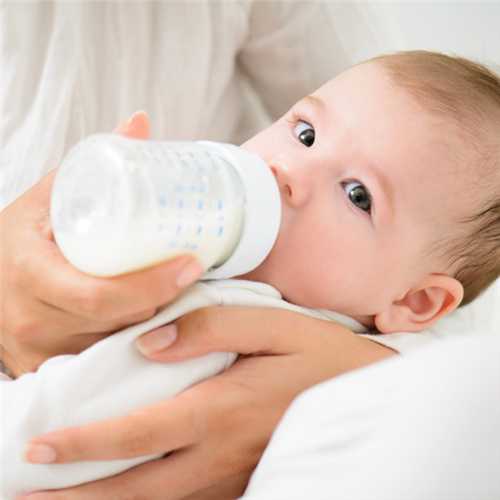 婴儿肠绞痛离不开这4种原因，喂奶过多为其一！